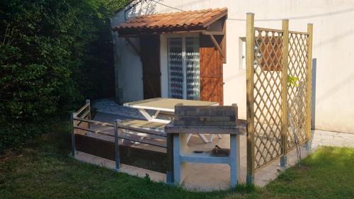 Bussac-Foret House | Maison charmante à Bussac-Forêt avec piscine partagée