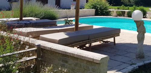 Bussac-Foret House | Maison charmante à Bussac-Forêt avec piscine partagée