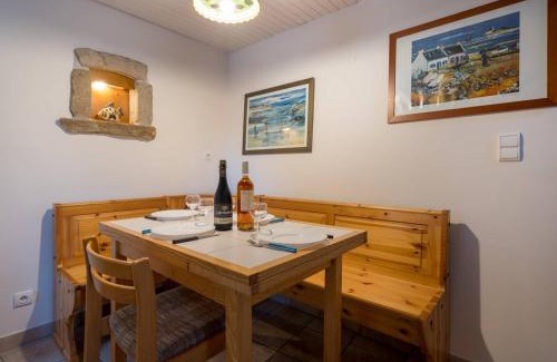 Crach Villa | Maison Charmante à Crac'h - 3 Pièces - 4 Pers - Wifi - Proche Plages - FR-1-477-42