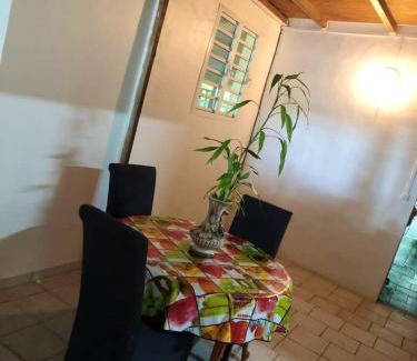Vieux-Habitants House | Maison charmante à Vieux Habitants avec terrasse ensoleillée