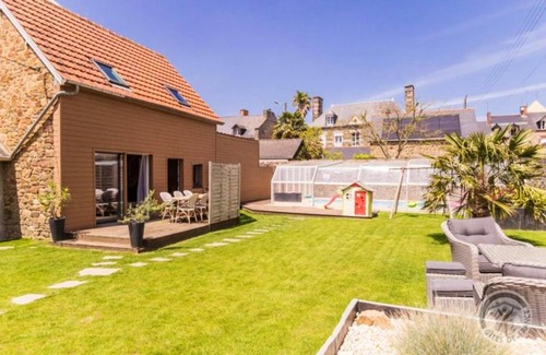 Pontorson House | Maison charmante à Pontorson avec piscine partagée