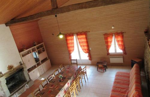 Moutiers-Sous-Chantemerle House | Maison charmante avec piscine partagée à Moncoutant
