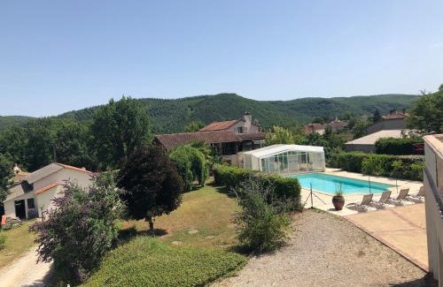 Saint-Gery House | Maison charmante avec vue sur la montagne à Saint-Géry + Piscine