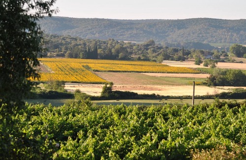 Blauzac House | Maison Chemin d'Uzès is an independent property, in the countryside, near Uzès.