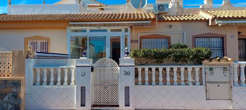 Orihuela Costa House | Maison climatisée avec solarium, wifi et piscine