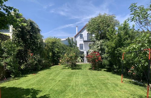 Suresnes House | Maison Climatisée Avec Grand Jardin aux Portes de Paris