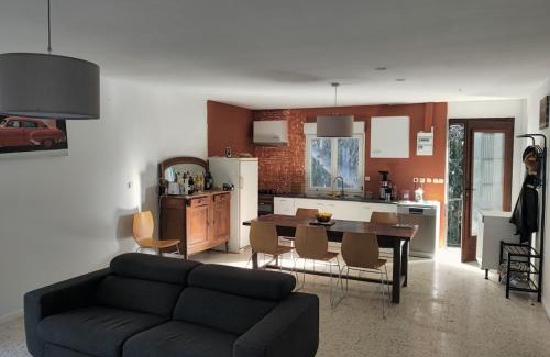 Caux House | Maison Climatisée pour vous seul avec piscine et jardin