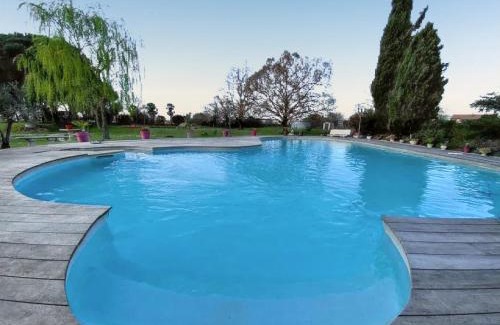 La Ville-Dieu-du-Temple House | Maison confortable avec piscine près de La Ville-Dieu