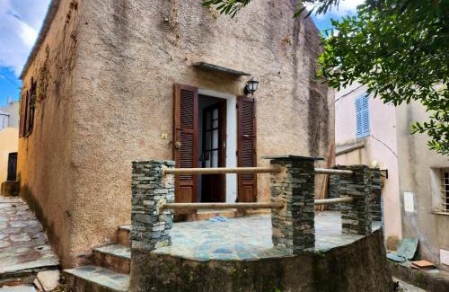 Rogliano House | Maison confortable à Rogliano avec terrasse et jardin