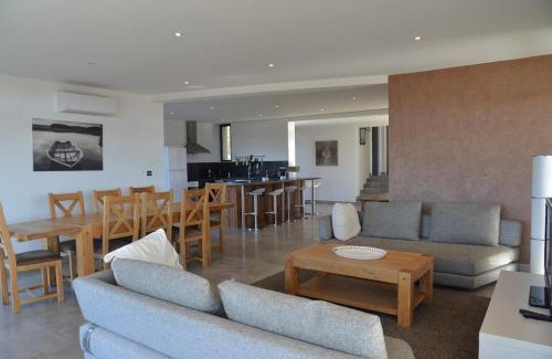 Brujas Villa | Maison contemporaine piscine avec vue panoramique