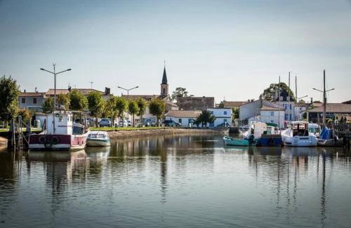 Mornac-sur-Seudre Apartment | Maison Coquelicots - 4 personnes - jardin