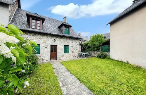 Lanobre House | Maison cosy à Lanobre + Jardin