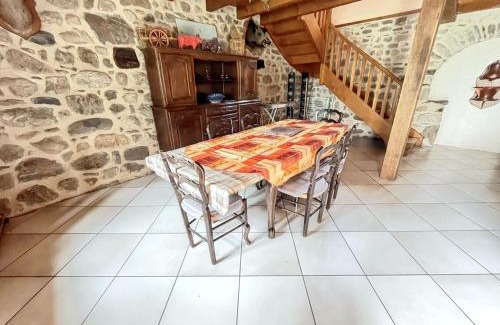 Lanobre House | Maison cosy à Lanobre + Jardin