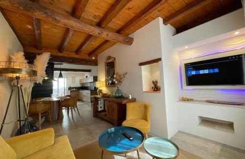 Aigues-Mortes Medieval City House | Maison cosy, 2 chambres, adossée aux remparts