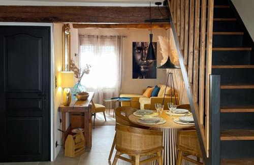 Aigues-Mortes Medieval City House | Maison cosy, 2 chambres, adossée aux remparts