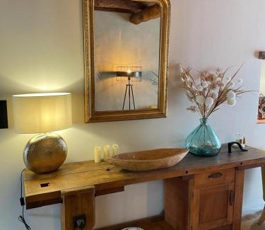 Aigues-Mortes Medieval City House | Maison cosy, 2 chambres, adossée aux remparts