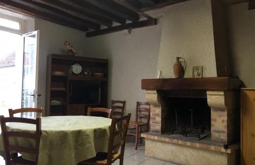 Chailles House | Maison cosy proche de Blois avec cheminée, cour fermée, animaux acceptés et activités variées à proximité - FR-1-491-351