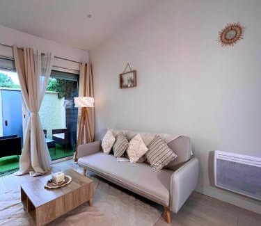 Le Bas du Poirier Baron Apartment | Maison Cosy Sannois