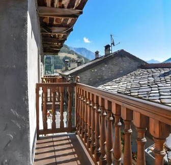 Saint-Leonard Apartment | Maison Cupido