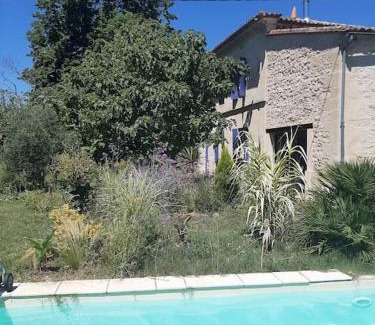 Saint-Quentin-de-Baron Apartment | Maison d'artiste