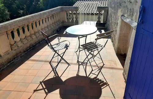 Saint-Quentin-de-Baron Apartment | Maison d'artiste