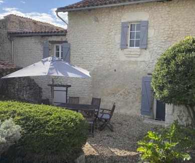 Salles-Lavalette House | Maison d'Amis