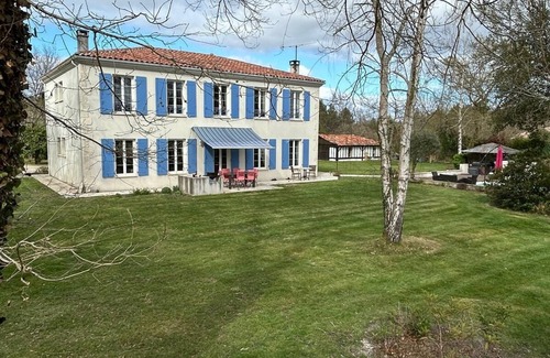 Sainte-Eulalie-en-Born House | Maison de maître 5 bedrooms Swimming pool, jacuzzi