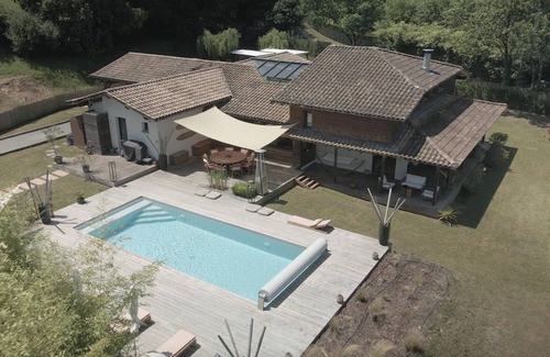 Camblanes-et-Meynac Apartment | Maison d’hôtes Villa Noumade - Lys