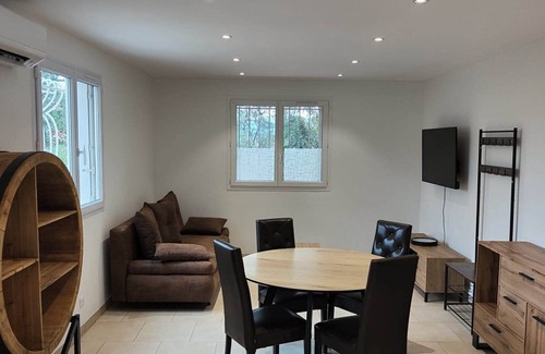 Le Cannet-des-Maures House | Maison Dans Quartier Calme