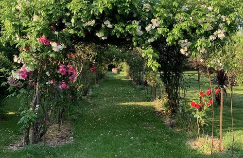 Frossay House | Maison Dans un Jardin Paysager Calme et Ressourçant