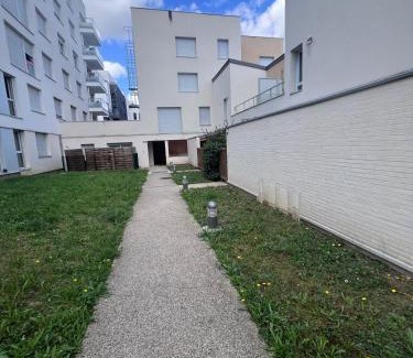 Poissy Villa | Maison de 100m2 a 5 minutes du centre de base du PSG
