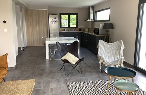 Chauzon Villa | Maison de 6 Personnes Avec Piscine à 10 mn à Pied dun Site Classé