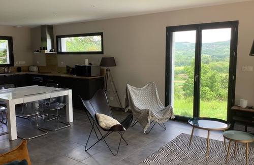 Chauzon Villa | Maison de 6 Personnes Avec Piscine à 10 mn à Pied dun Site Classé