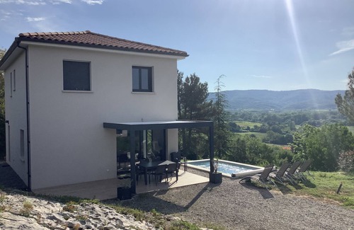 Chauzon Villa | Maison de 6 Personnes Avec Piscine à 10 mn à Pied dun Site Classé