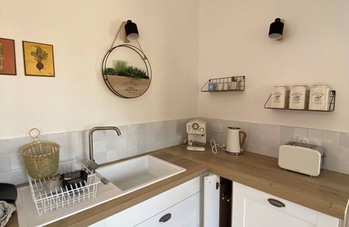 Authezat House | Maison de Bourg au Calme Terrasse Donnant sur un Petit Jardin