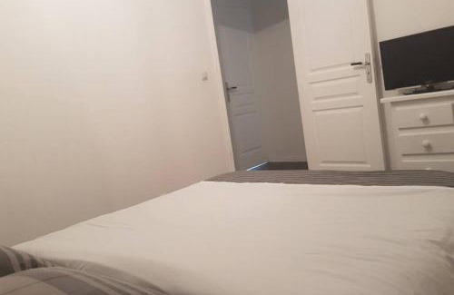 Grez-en-Bouere Apartment | Maison de bourg avec extérieur.