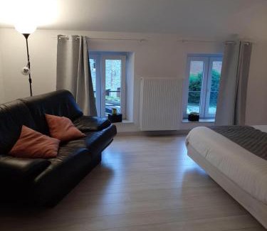 Bousignies-sur-Roc House | Maison de campagne en pierre bleue-WIFI et parking