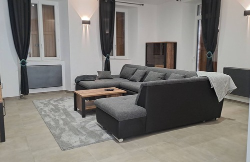 La Beaume House | Maison de Campagne Entièrement Rénovée