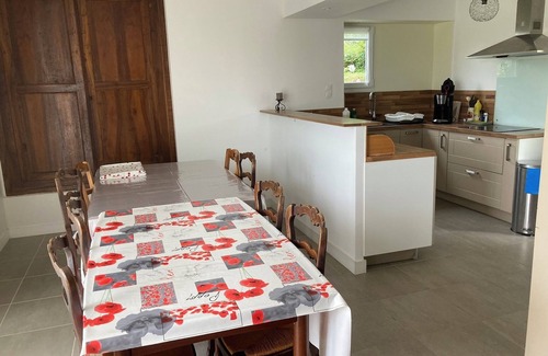 Saint-Genies House | Maison de Campagne Spacieuse et Rénovée Proche de Lascaux, 6 Personnes