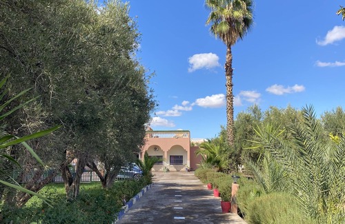 Sidi Abdallah Ghiat House | Maison de Campagne Rénovée Avec Piscine, et une Belle Grand Jardin