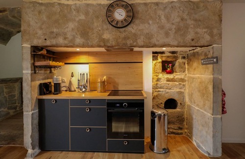 Rignac House | Maison de Campagne Rénovée Avec Piscine, Entre Rocamadour et Padirac
