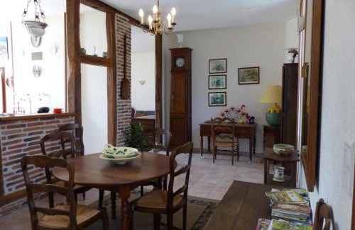 Dompierre-sur-Besbre House | Maison de charme avec cheminée et jardin à Dompierre-sur-Besbre - FR-1-489-112