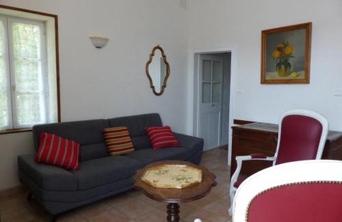 Dompierre-sur-Besbre House | Maison de charme avec cheminée et jardin à Dompierre-sur-Besbre - FR-1-489-112
