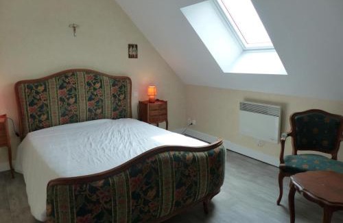 Dompierre-sur-Besbre House | Maison de charme avec cheminée et jardin à Dompierre-sur-Besbre - FR-1-489-112