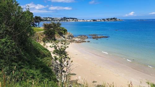 Plestin-les-Greves House | Maison de Charme avec Jardin, à 5 min de la mer