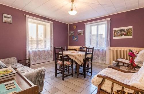 Fougerolles-Saint-Valbert House | Maison de charme à Fougerolles, idéale pour curistes - FR-1-583-397