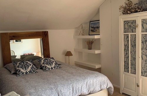 Ouistreham House | Maison de Charme à la Mer, Proximité Marché aux Poissons, Plage, Restaurants
