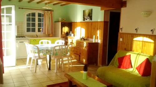 Begadan House | Maison de charme a Begadan avec piscine partagee