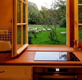 Beaumont-Village House | Maison de charme à Beaumont-Village avec piscine privéea