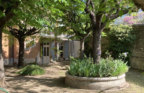 Valreas House | Maison de Famille Avec Beaucoup de Charme et de Caractère, Piscine et Grand Parc